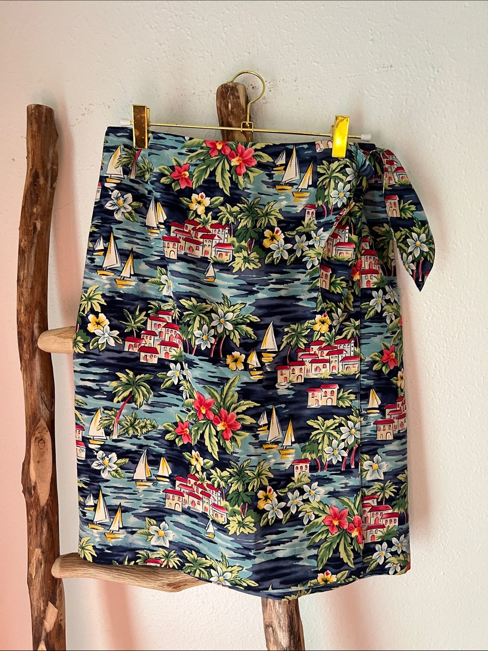 Talbots Vintage Navy Hawaiian Floral  Sailboat Print Silk Wrap Skirt Sarong 10 M